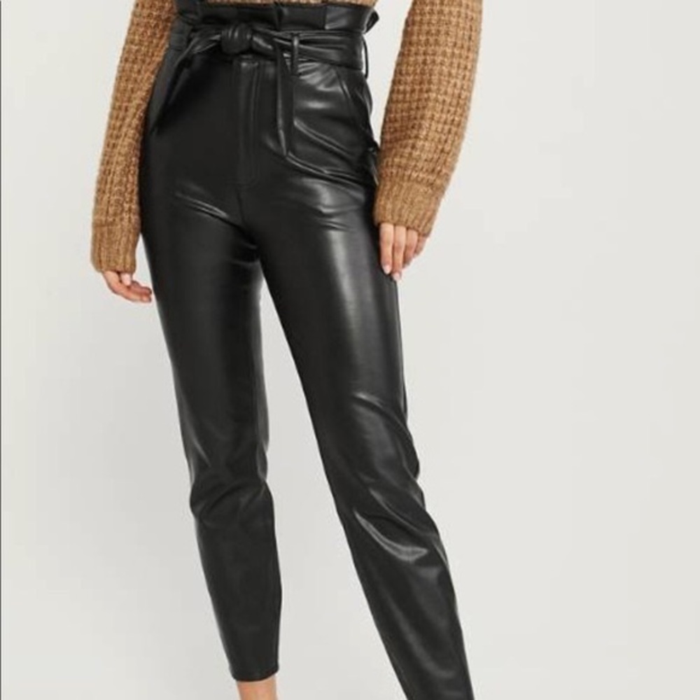 Abercrombie Black Ultra High Rise Faux-Leather Paperbag Pants XS Petite